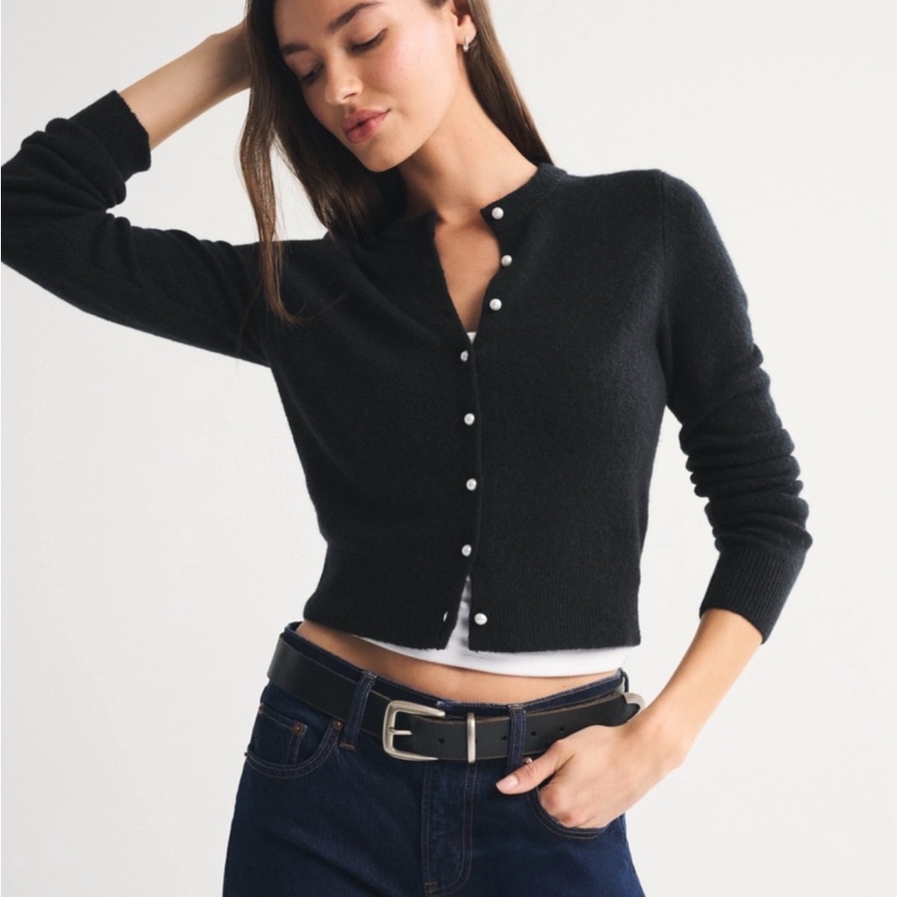 Black Pearl-Button Cropped Sweater Cardigan - Women